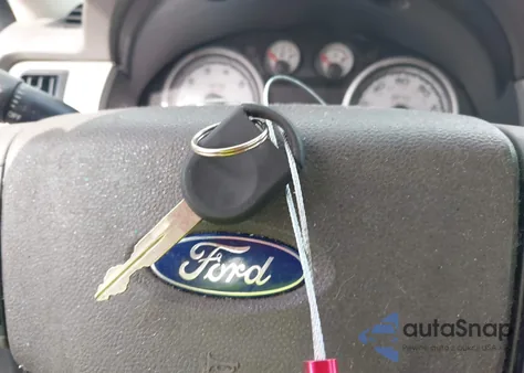 2008 Ford Focus Se/Ses из США, поврежденный, VIN 1FAHP35N28W177667